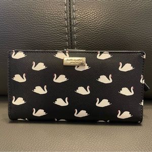 Kate Spade Staci Large Slim Bifold Swan Print (Black and White)